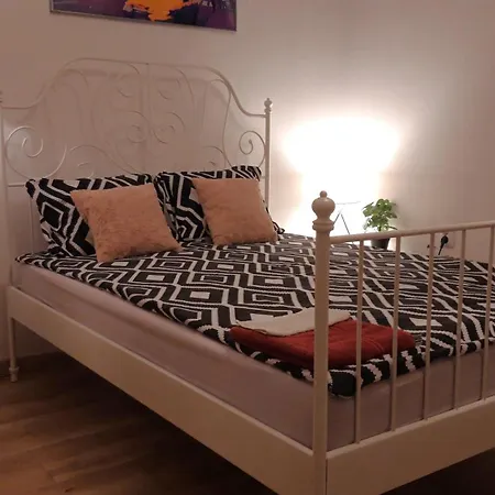 Aleksandra Old Town Studio Apartment